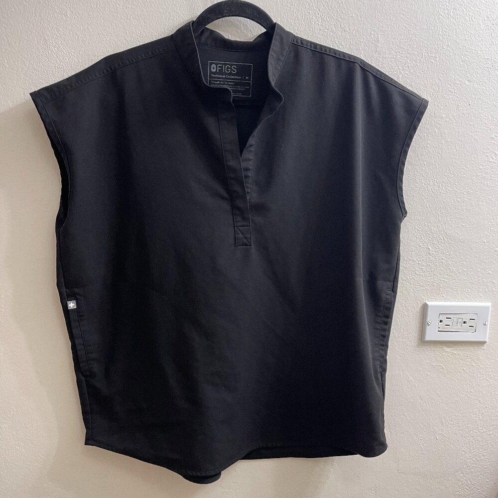 Figs Scrubs: Black Rafaela Top (M)